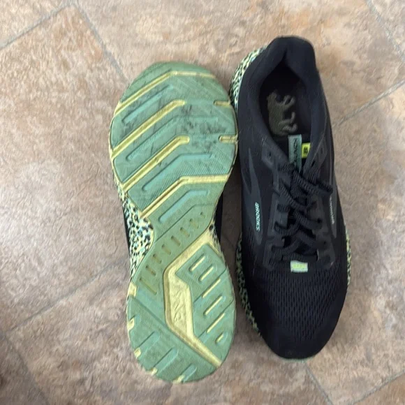 Brooks Launch8, size 11 - green leopard💚🐆 - Picture 3 of 5
